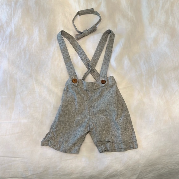 Vintage style Childrens suspenders shorts with bowtie. Handmade with linen. - Picture 1 of 4